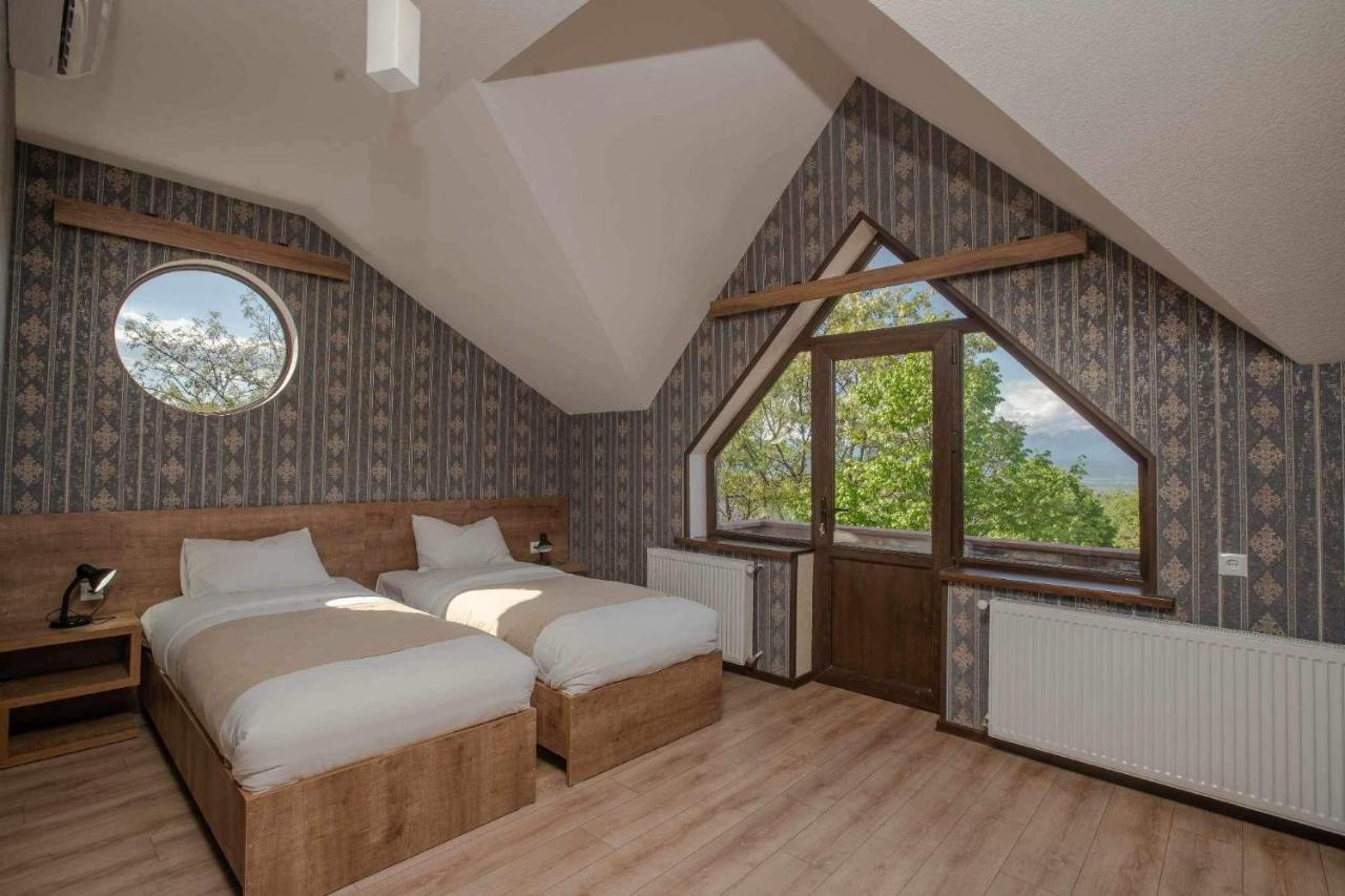 Chateau Orberi Hotel Iqaltʼo Kültér fotó