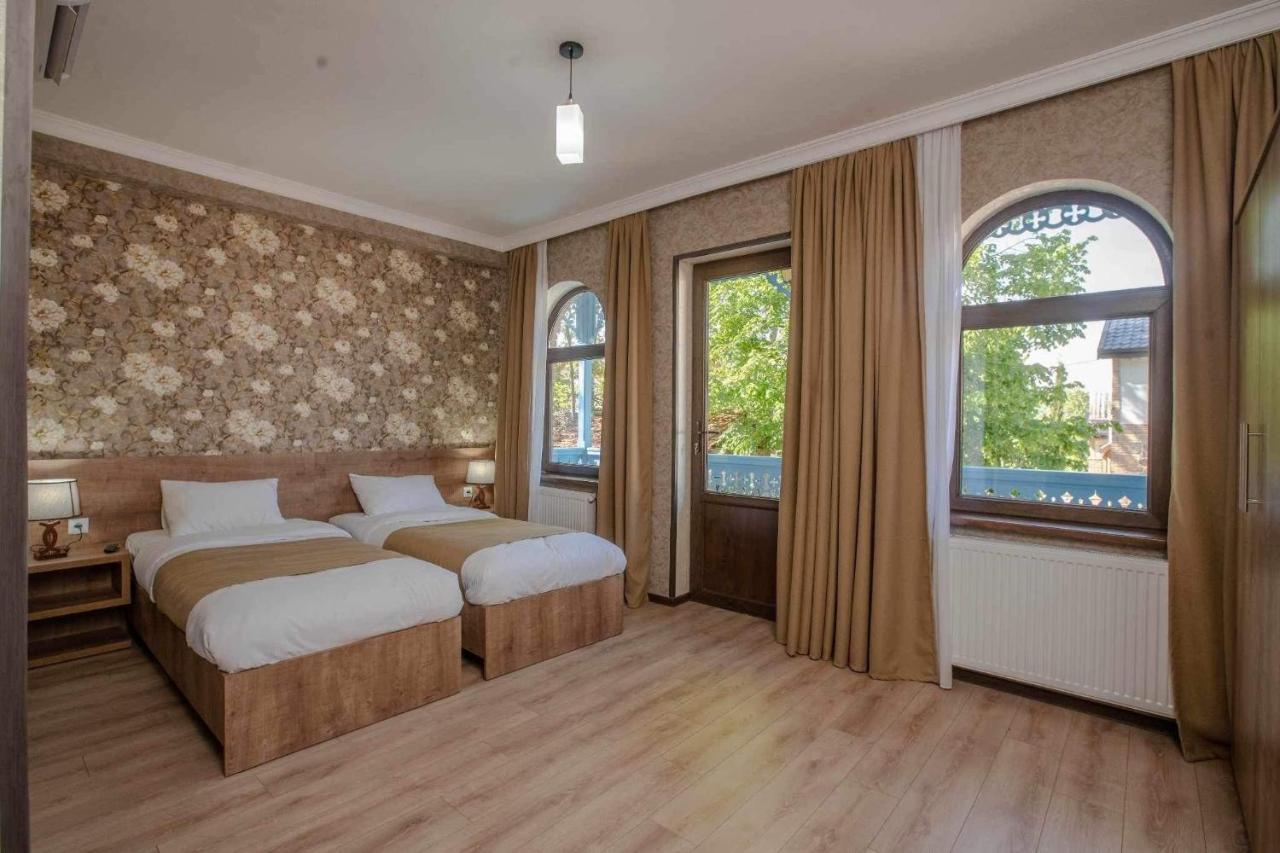 Chateau Orberi Hotel Iqaltʼo Kültér fotó